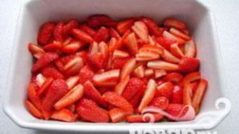 десерт из клубники и ревеня