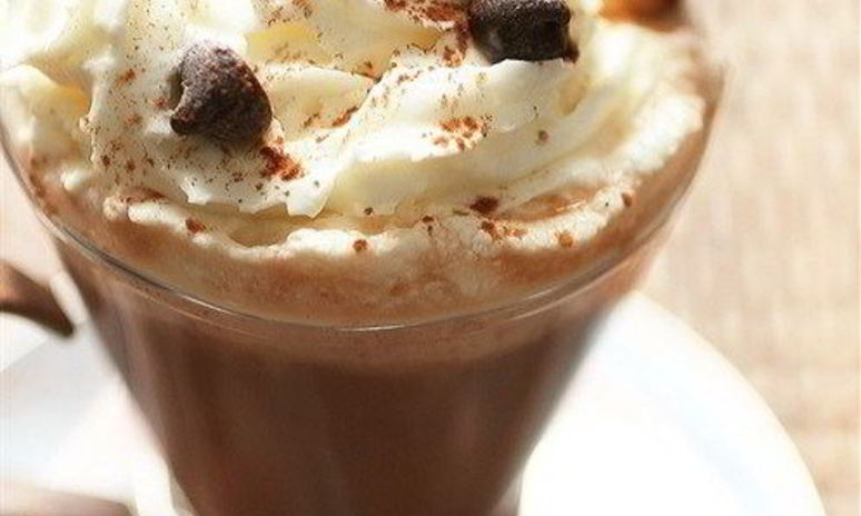 Рецепт горячего шоколада со специями и взбитыми имбирными сливками