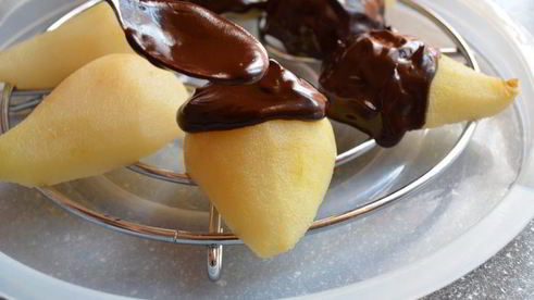 груши в шоколаде с миндалем ежики