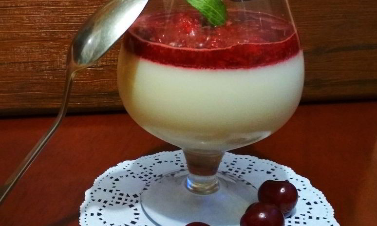 Рецепт кокосовой панны-котты лайт с вишневым конфи