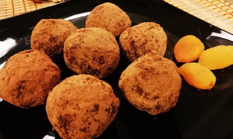 Рецепт конфет из банана, грецкого ореха и кураги