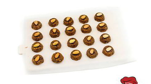 конфеты из миндаля и сухофруктов