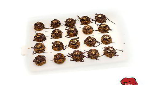 конфеты из миндаля и сухофруктов