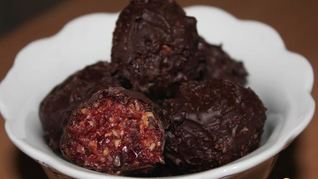 Конфеты из вяленой клюквы в шоколаде