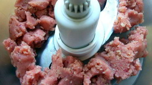 розовые марципановые конфеты