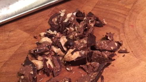 шоколадное джелато с фундуком и конфетами бачио