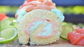 Бисквитный рулет с лососевым кремом