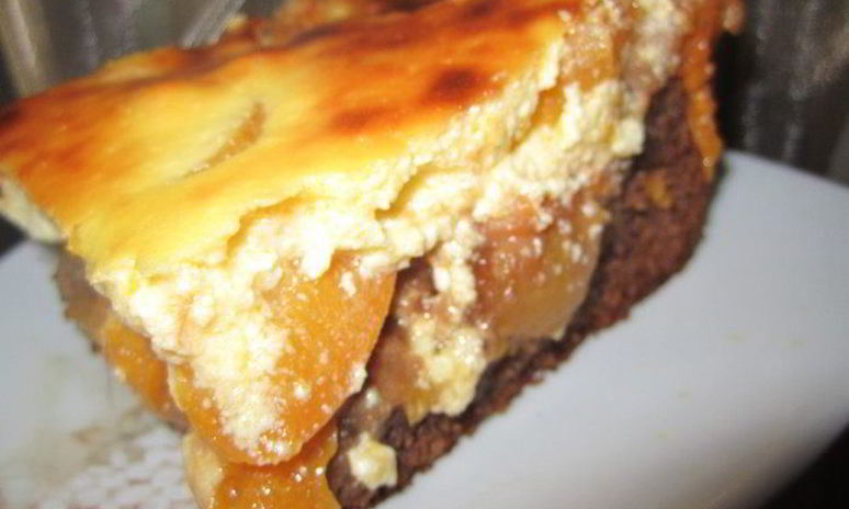 Рецепт брауни с абрикосами и творожным кремом