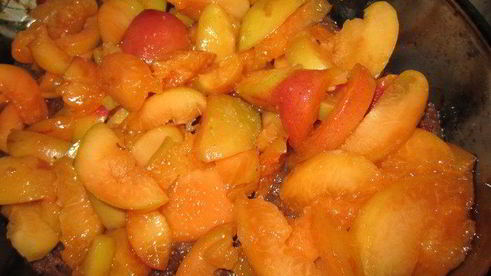 брауни с абрикосами и творожным кремом