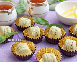 Фисташковые макаронс с базиликовым кремом