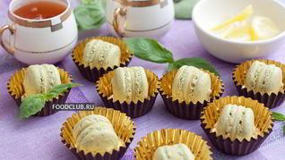 Фисташковые макаронс с базиликовым кремом