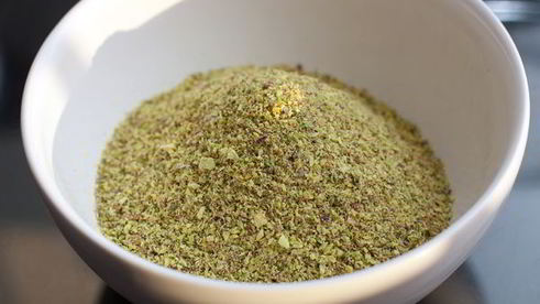 фисташковые макаронс с базиликовым кремом