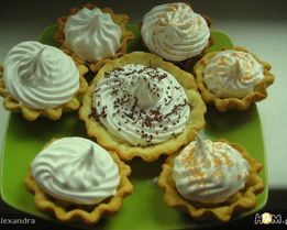 Корзиночки с бананами и белковым кремом