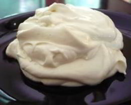 Крем из взбитых сливок и сметаны