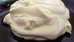 Крем из взбитых сливок и сметаны