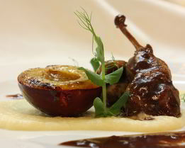 Перепелка запеченная со сливовым соусом и кремом из пастернака