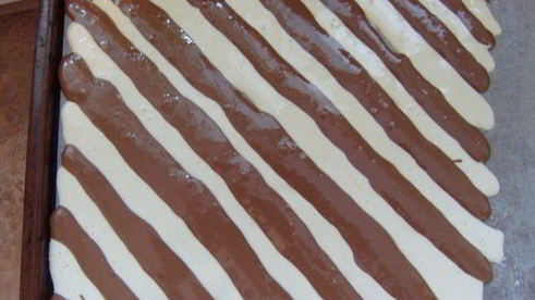 полосатый рулад с шоколадным кремом
