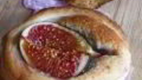 слоеные корзинки с виноградом и миндальным кремом