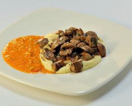 Телячьи почки с полентой и кремом из паприки