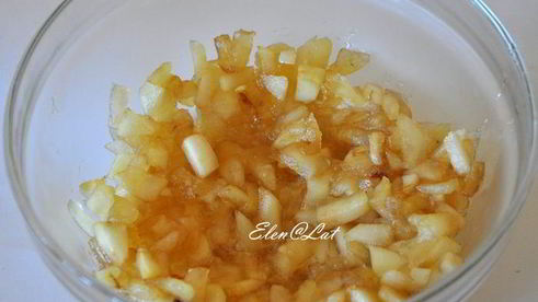 тыквенный рулет со сливочным кремом и карамельными яблочками