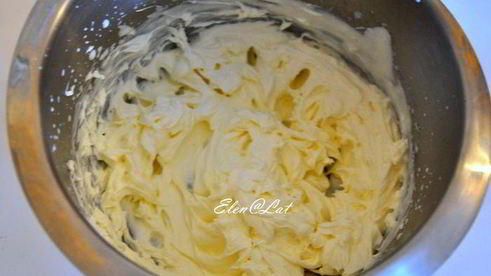 тыквенный рулет со сливочным кремом и карамельными яблочками