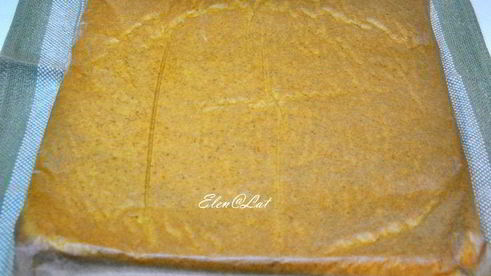 тыквенный рулет со сливочным кремом и карамельными яблочками