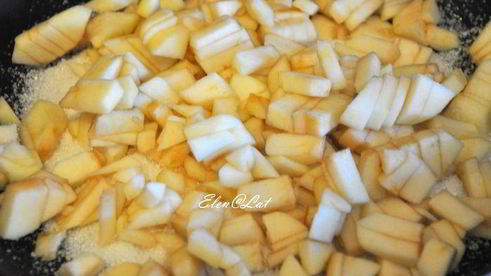 тыквенный рулет со сливочным кремом и карамельными яблочками