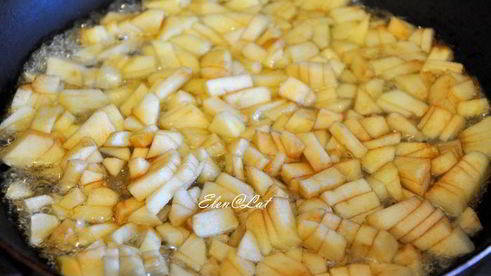 тыквенный рулет со сливочным кремом и карамельными яблочками