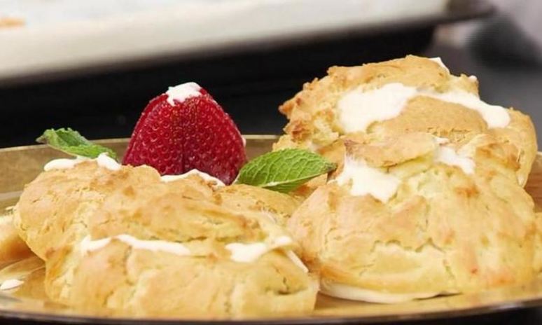 Рецепт заварных булочек с кремом и клубникой