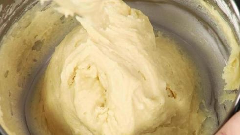 заварные булочки с кремом и клубникой