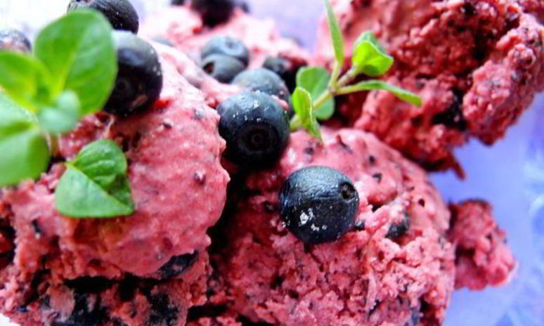 Рецепт черничного мороженого из сметаны