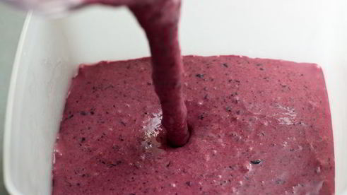 черничное мороженое со сгущенкой