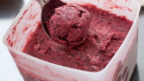 черничное мороженое со сгущенкой