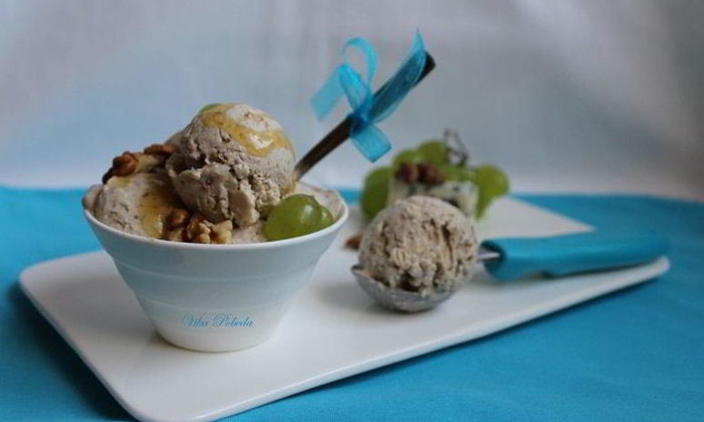 Рецепт грушевого мороженого с голубым сыром и грецкими орехами