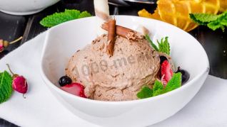 Итальянский десерт шоколадное мороженое Семифредо