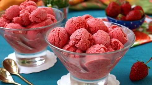 клубничное мороженое