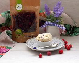 Кокосовое мороженое с клюквой