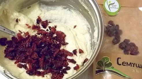 кокосовое мороженое с клюквой