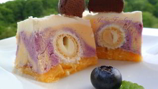 Мангово-черничное мороженое с конфетами Рафаэлло с шоколадными шариками