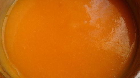 мангово-черничное мороженое с конфетами рафаэлло с шоколадными шариками