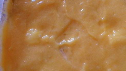 мангово-черничное мороженое с конфетами рафаэлло с шоколадными шариками