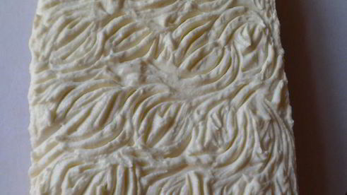 мангово-черничное мороженое с конфетами рафаэлло с шоколадными шариками