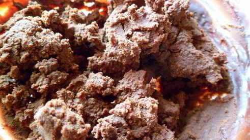 мангово-черничное мороженое с конфетами рафаэлло с шоколадными шариками