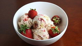 Мороженое Клубничный чизкейк