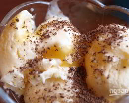 Мороженое под соусом