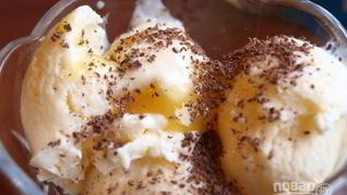 Мороженое под соусом