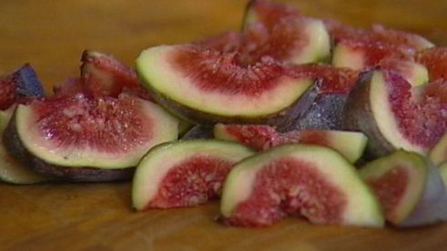 мороженое с инжиром и ягодами годжи