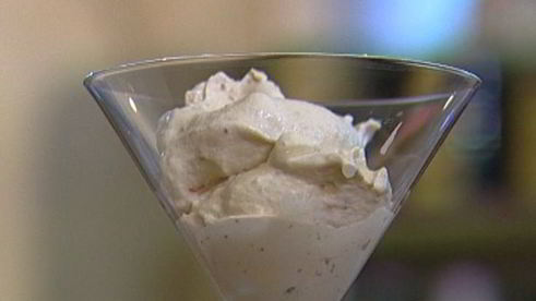 мороженое с инжиром и ягодами годжи