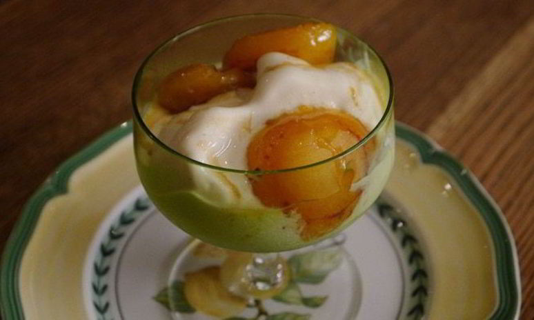 Рецепт мороженого с карамелизированными абрикосами