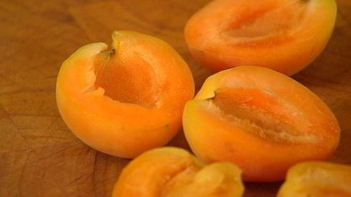 мороженое с карамелизированными абрикосами